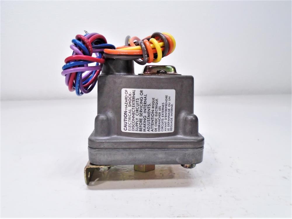 IMO Barksdale D2H-H18 Pressure or Vacuum Actuated Switch